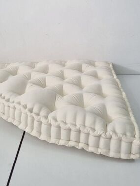 Source Unknown Cream Tufted Floor Mattress Pad